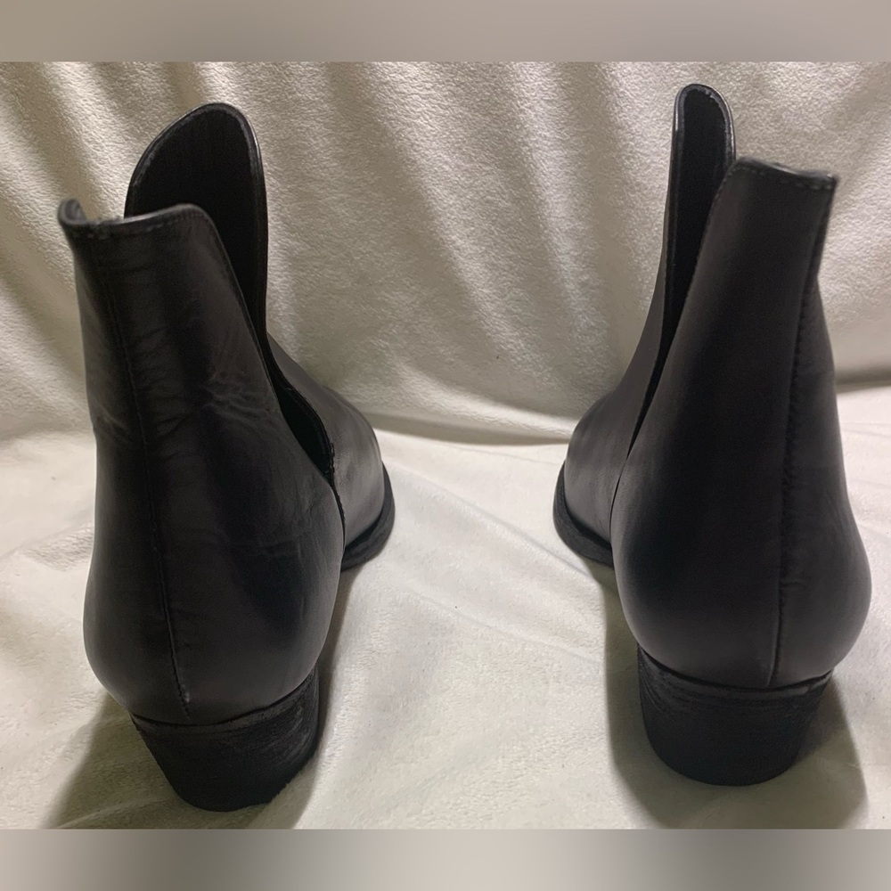 Free People Charm Double V Ankle Boots Black Leather size EU 38.5 / US 8 NWOB - Picture 6 of 10